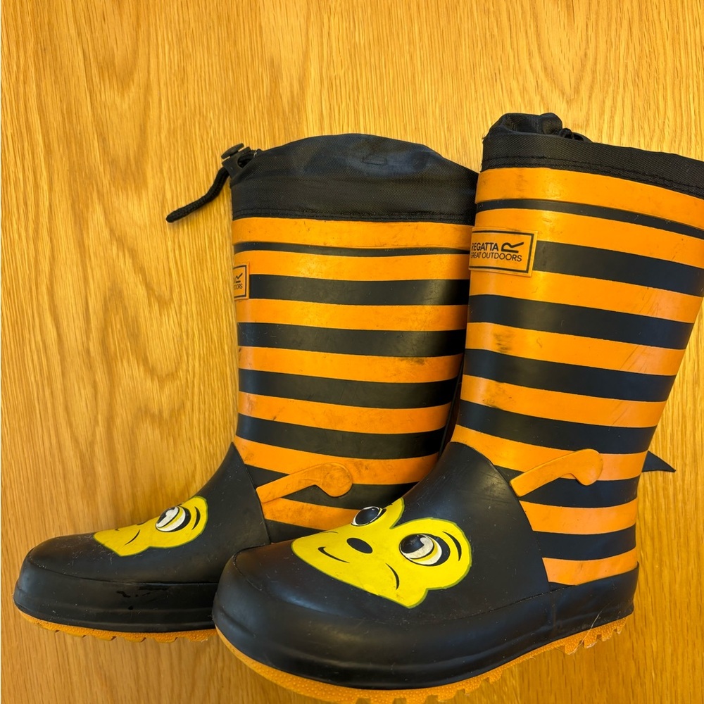 Spring Showers! Regatta Great Outdoors Kids' Bee Rain Boots - Little Kids, US 11 - Picture 2 of 5